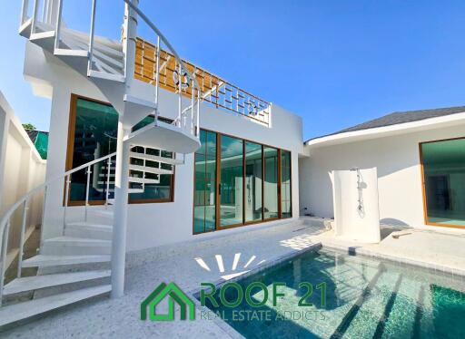 SALE Exclusive Pool Villa in Jomtien 5 Bedrooms 6 Bathrooms 250 Sqm Less than 100 meters to Jomtien beach / OP-0175L