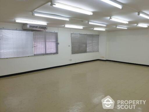 Commercial for Rent in Khlong Ton Sai