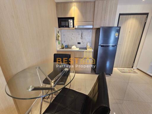 1 Bedroom Condo in Estanan Condo Pratumnak C011876