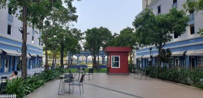 Outdoor sitting area between buildings