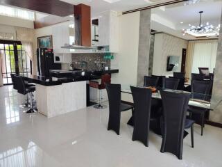 Modern kitchen and dining area with black and white décor