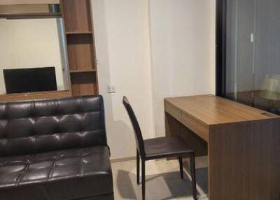 1-BR Condo at Life Asoke near ARL Makkasan