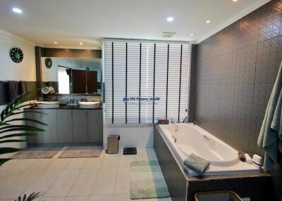 Mapraow luxury pool villa Hua Hin for sale