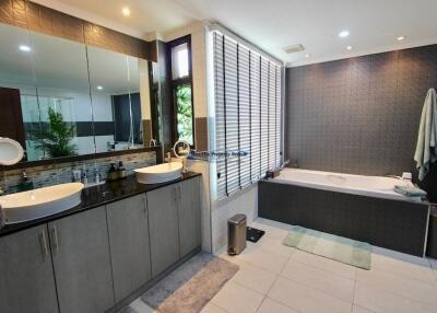 Mapraow luxury pool villa Hua Hin for sale