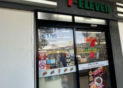 Front view of a 7-Eleven store