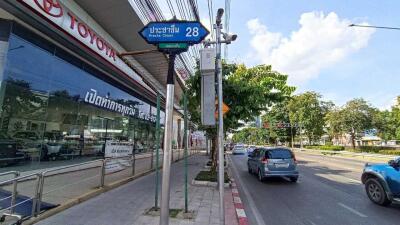 Street view outside a commercial building