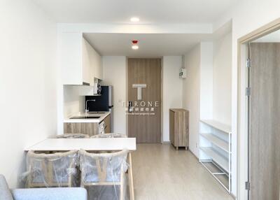 Modern kitchen with dining area