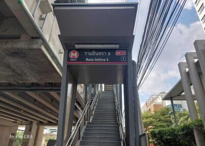 Entrance of Ram Intra 3 MRT station