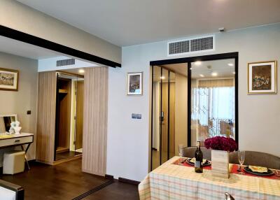 Modern dining room with adjacent closet opening to a hallway