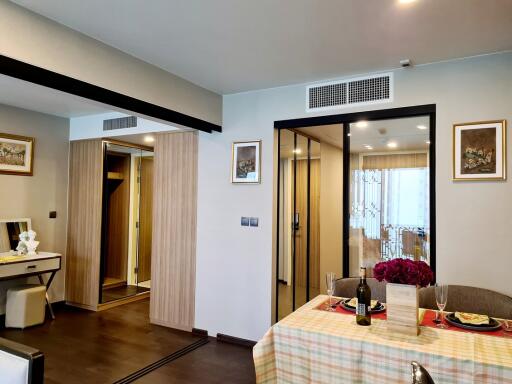 Modern dining room with adjacent closet opening to a hallway