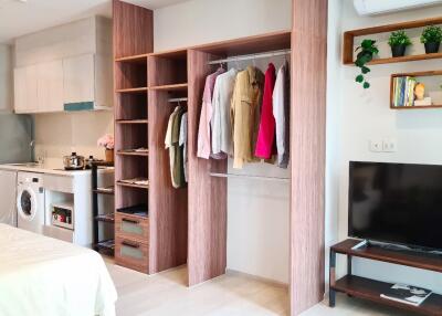 Spacious studio apartment with modern amenities