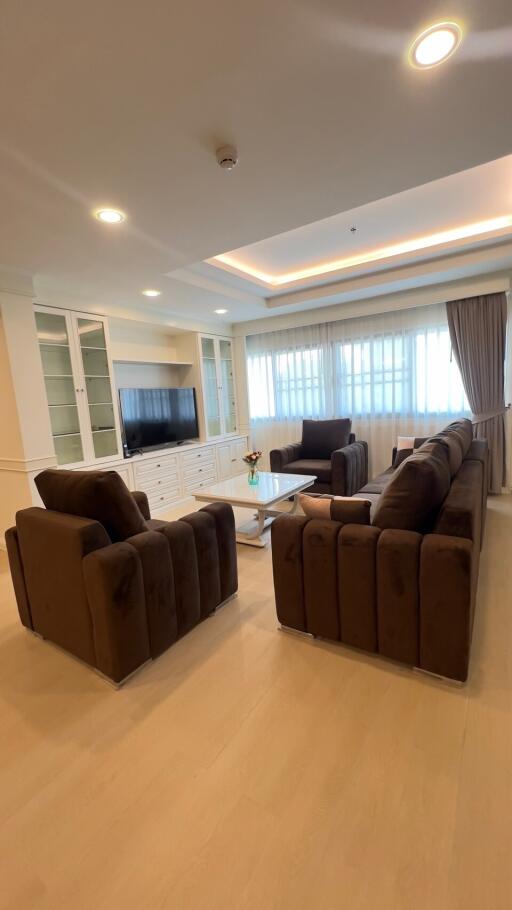 Spacious living room with modern furnishings