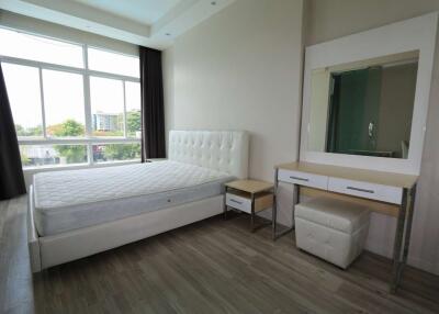Fully Furnished 1-BR Condo : My Hip Condo 2 at CBP