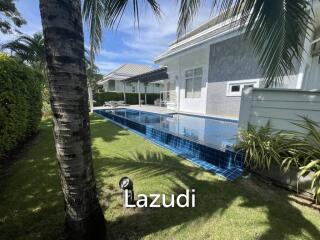 Black Mountain: Modern 3 Bed, 2 Bath Villa with extended Pool and Terrace Area