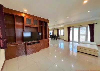 4 Bed House For Sale In East Pattaya - Lakeside Court 2