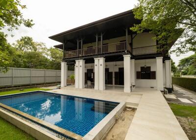Lanna Style Pool Villa with Guesthouses in Saraphi