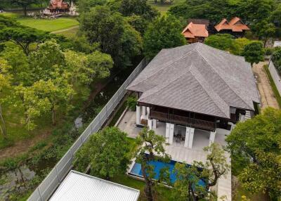 Lanna Style Pool Villa with Guesthouses in Saraphi