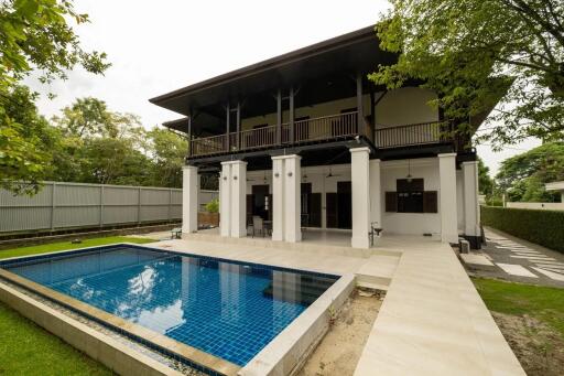 Lanna Style Pool Villa with Guesthouses in Saraphi