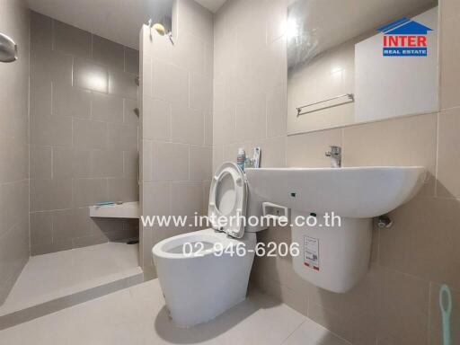 Modern bathroom with white fixtures and a large mirror