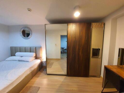 Spacious bedroom with a bed, wardrobe, and a mirror