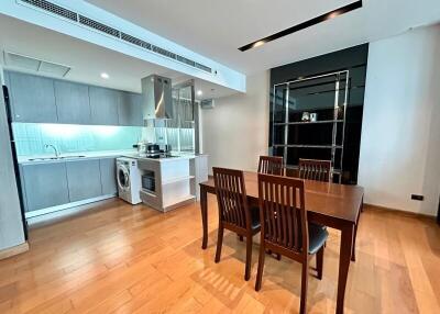 Modern open-plan kitchen and dining area