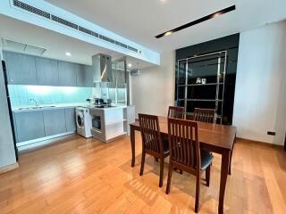 Modern open-plan kitchen and dining area