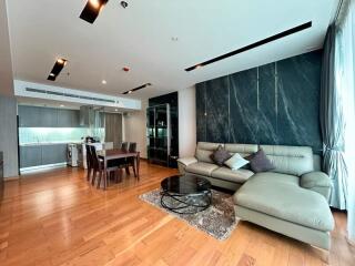 Modern living room with open kitchen and hardwood flooring