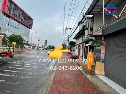 Street view of buildings and shops