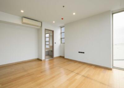 Spacious room with wooden flooring and large windows