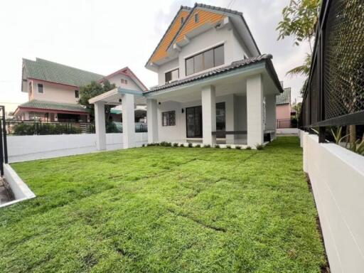 Exterior view of a house with a lawn