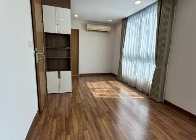 3 Bed 2 Bath 86 SQ.M Zenith Place Sukhumvit 42