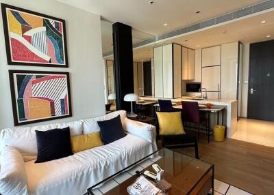 Modern living room with a view into the kitchen