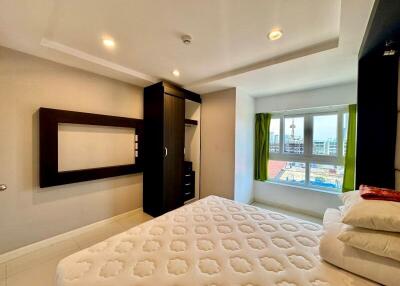 Apartment with 60 sq.m. of 2 bedrooms in an excellent location. At Pratumnak Hill Pattaya. price only 2.9 million baht.