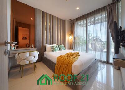 Newly Renovated Luxury Condo for Sale Close to Wongamat Beach and Terminal 21 Pattaya / S-0823L