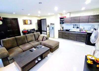 Condo with 2-bedroom in Jomtien