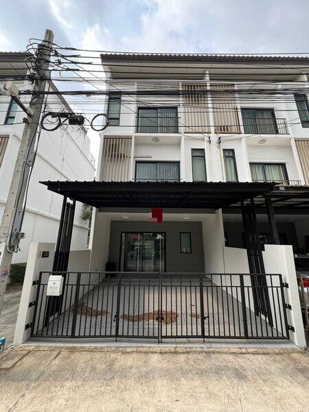 For Rent Bangkok Town House Patio Srinakarin-Rama 9 Krungthep Kreetha Bang Kapi