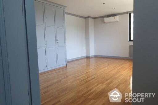 4-BR Condo at Ruamsuk Condominium near BTS Thong Lor