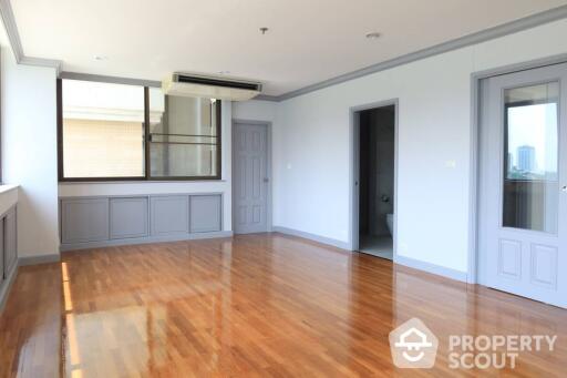 4-BR Condo at Ruamsuk Condominium near BTS Thong Lor