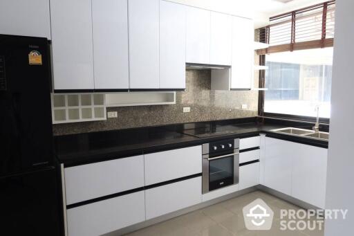 4-BR Condo at Ruamsuk Condominium near BTS Thong Lor