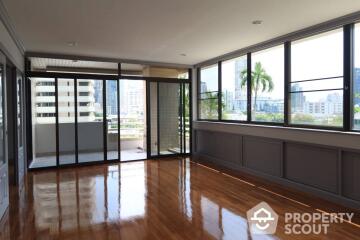 4-BR Condo at Ruamsuk Condominium near BTS Thong Lor