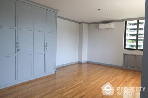 4-BR Condo at Ruamsuk Condominium near BTS Thong Lor