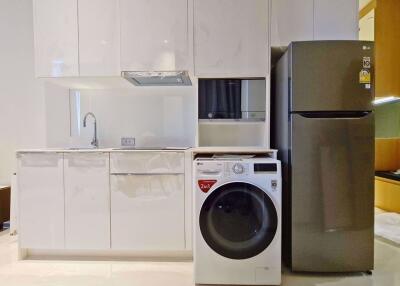 2 bed Condo in Ashton Silom Suriyawong Sub District C019817