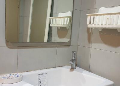 Bathroom sink with mirror