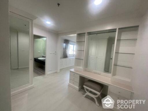 3-BR Apt. near MRT Sukhumvit