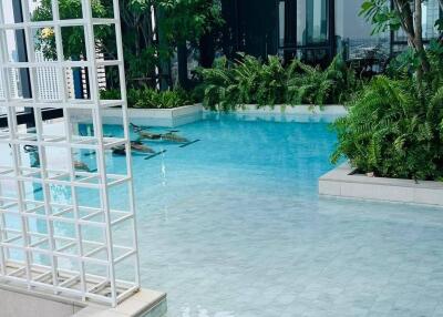 1-BR Condo at Xt Phayathai near BTS Phaya Thai