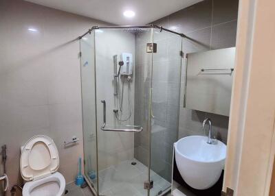 2 ห้องนอน, 2 ห้องน้ำ คอนโด ราคา ฿ 29,500/เดือน