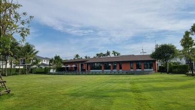 Beautiful one-story house with large lawn