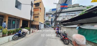 Street view with several buildings and people