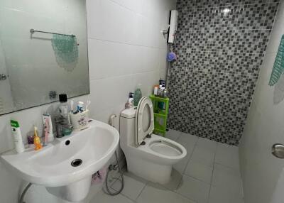 Modern bathroom with tiled walls