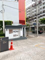 Entrance to Niche Mono Sukhumvit bearing sign and entrance gate